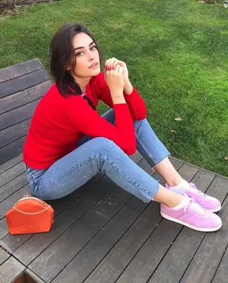 Esra Bilgic Height Weight Stats