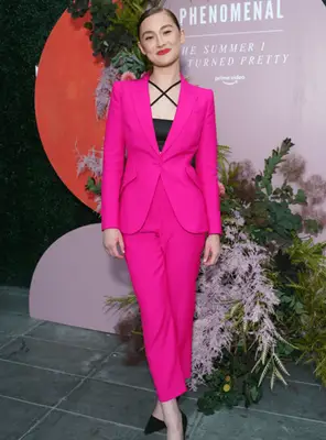 Lola Tung Body Measurements