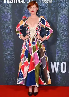 Jessie Buckley Height Weight Shoe Size