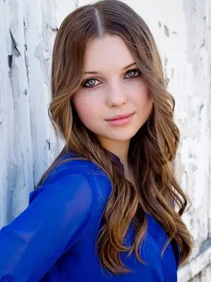 Sammi Hanratty Biography