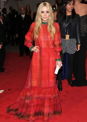 Mary-Kate Olsen Height Weight Body Figure Shape