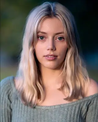 Grace Van Dien Profile