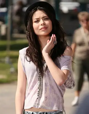 Miranda Cosgrove Biography
