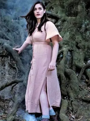 Danielle Galligan Height Weight Measurements