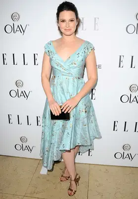 Katie Lowes Height Weight Shoe Size