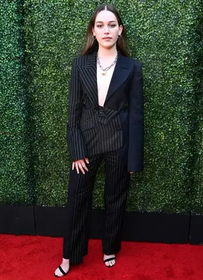 Victoria Pedretti Height Weight Stats