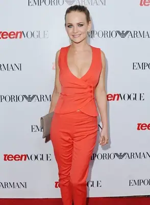 Brittany Robertson Body Measurements