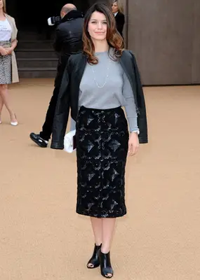 Beren Saat Height Weight Stats