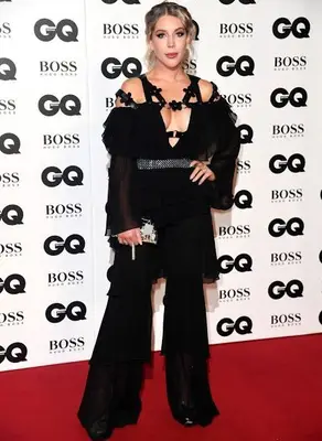 Katherine Ryan Body Measurements and Facts