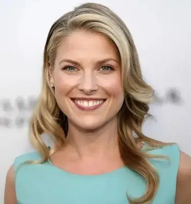 Il corpo Ali Larter misura il peso netto Condividi statistiche vitali