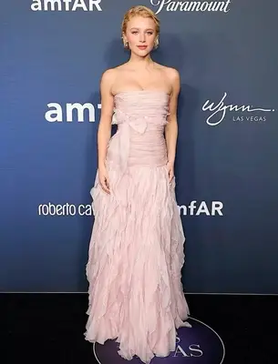 Julia Schlaepfer Body Measurements and Net Worth