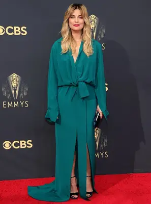 Annie Murphy Height Weight Stats