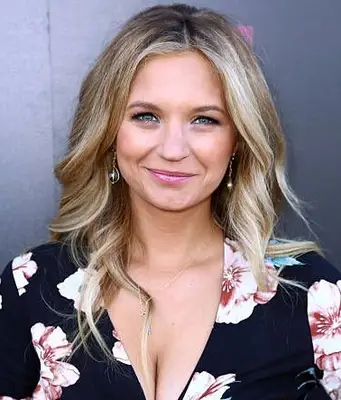 Vanessa Ray Profile