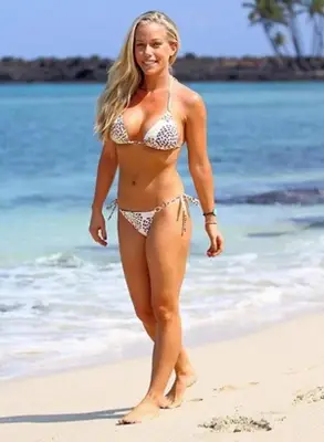 Kendra Wilkinson Body Measurements Bra Size
