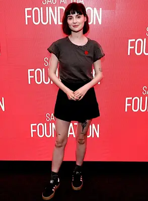 Lola Petticrew Body Measurements and Net Worth