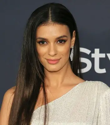 Laysla De Oliveira Profile