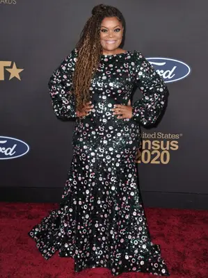 Yvette Nicole Brown Measurements and Bio