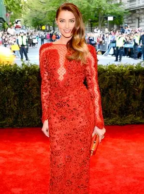 Amber Heard Height Weight Bra Size