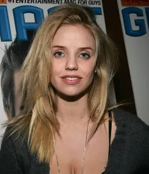 Actress Kelli Garner