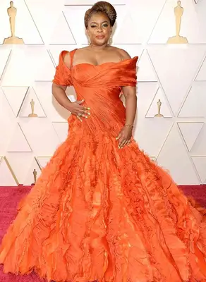 Aunjanue Ellis Height Weight Stats