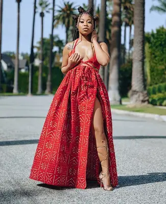 Dominique Fishback Body Measurements