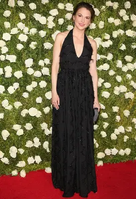 Sutton Foster Height Weight Shoe Size