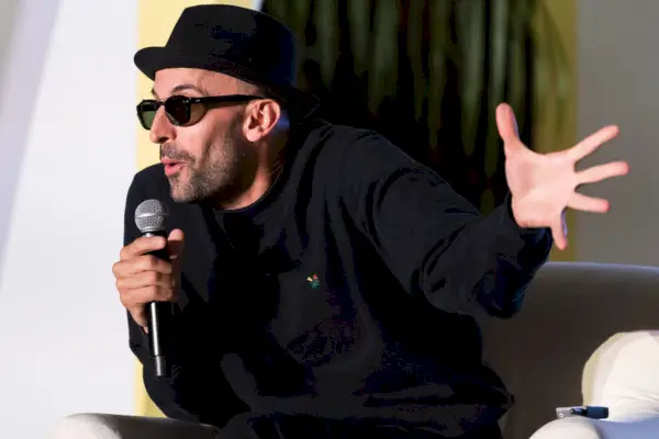 Tribecan tarinankertojat: Robert De Niro ja JR keskustelussa Tribeca-festivaaleilla Art Basel Miami Beachillä