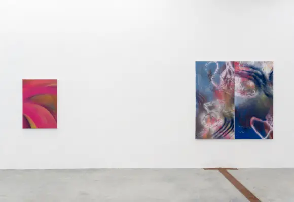 Kuva abstrakteista maalauksista sinisen ja violetin sävyillä.