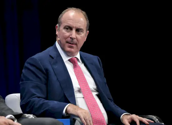 Nainen törmäsi Rolls Roycensa 3 miljoonan dollarin Damien Hirstin veistokseen