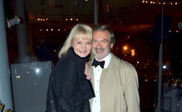 Entinen Microsoft Exec Jon Shirley lahjoittaa 200 miljoonan dollarin veistoskokoelman