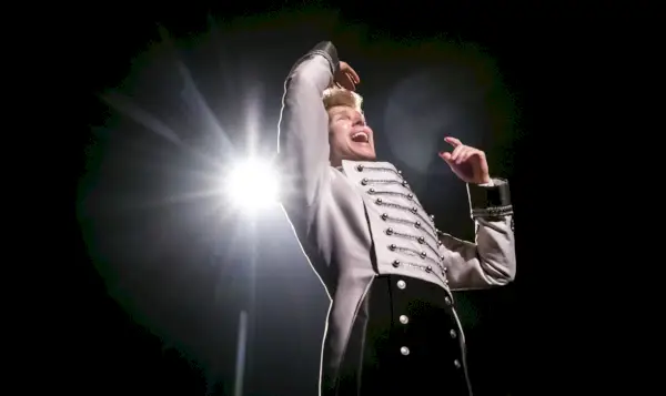 'The Great Comet of 1812' -tähti Lucas Steele on viehättävä, mutta ei prinssiä