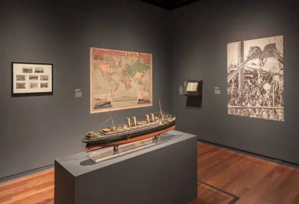 Widok instalacji wystawy Alfreda Stieglitza w Muzeum Żydowskim. Muzeum Żydowskie, Nowy Jork. Zdjęcie: David Heald.