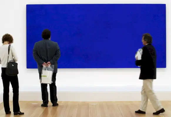 Yves Kleinin oma sininen maali on nyt myynnissä, joten on helpompaa kuin koskaan luoda korvaamaton taideteos