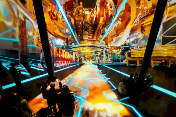 Taiteilija Vince Fraserin A.I.-käyttöinen 'Ase: Afro Frequencies' on nyt esillä New Yorkissa