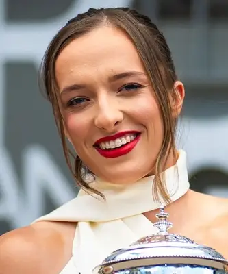 IGA SWIATEK misura il peso delle dimensioni del peso delle statistiche del valore netto