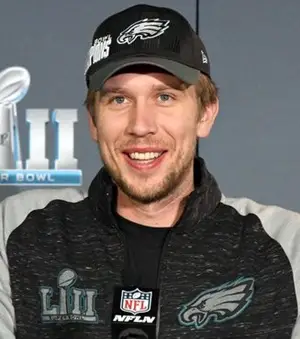 Il peso del peso della scarpa di Nick Foles misura le dimensioni dei fatti realizzati