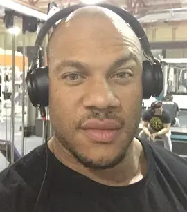 Phil Heath pesa le misure del corpo