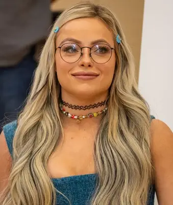 Liv Morgan Peso Dimensione del peso delle misurazioni statistiche vitali