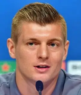 Il corpo di Toni Kroos misura il peso delle statistiche delle scarpe realizzate