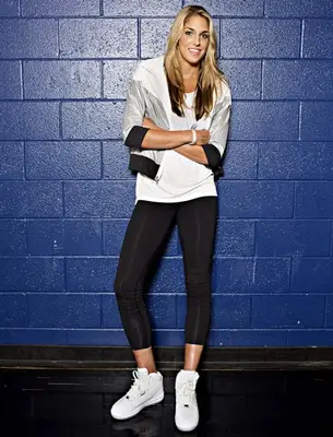 Elena Delle dà misurazioni del corpo