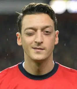 Mesut Ozil Shoe Peso