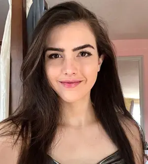 Alexandra Boez pesa le dimensioni delle dimensioni