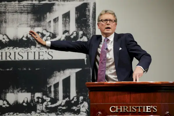 Será que os novos e mais elevados prémios dos compradores na Sotheby’s, Christie’s e Phillips farão com que os preços dos leilões despenquem?