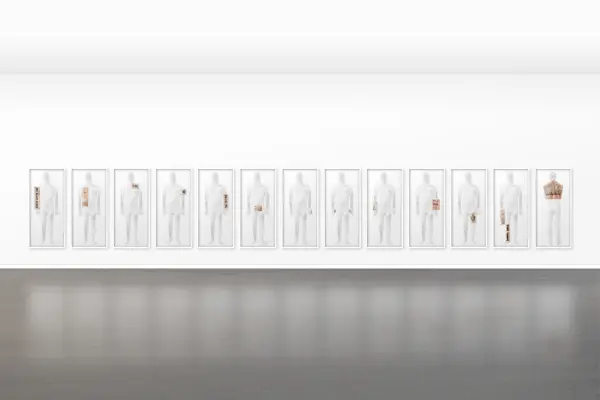 Fila di fotografie sulla parete della galleria raffiguranti tatuaggi sullo stesso uomo