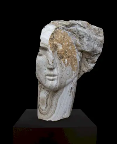 Rzeźba marmurowego popiersia głowy.