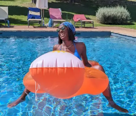 AJ Odudun lyhyt ja terävä leikkaus todistaa, että bobit ovat kesän 2023 trendikkäin tyyli