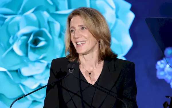 Googlen pisin talousjohtaja Ruth Porat jatkaa