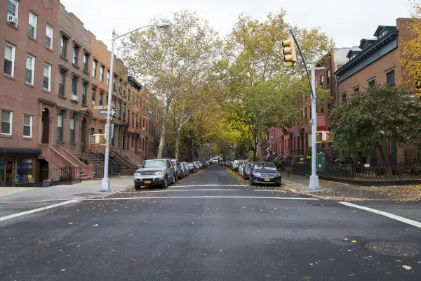 Arkkitehti Brendan Coburn kutsuu Cobble Hilliä Yhdysvaltojen ehjimmäksi 1800-luvun rivitaloalueeksi. (Kuva: Kaitlyn Flannagan Startrackerille)