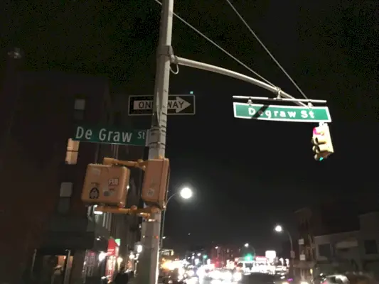 La DeGraw Street di Brooklyn è in crisi d’identità