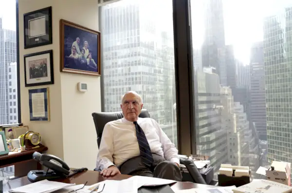 Kaikki NYU:n lääketieteelliset koulut ovat lukukausimaksuttomia Ken Langonen 200 miljoonan dollarin lahjoituksen jälkeen